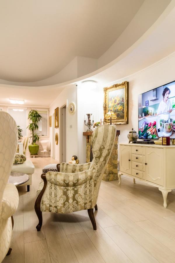 Luxury Apartment Sara Umago Exterior foto